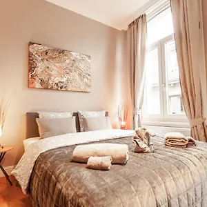 Luxury Palace By Rikas Appartamento Anversa
