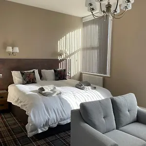 Carlton House بيت ضيافة سكرابورو