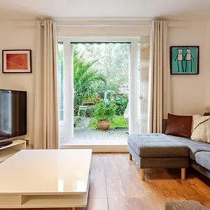 Charming 2-bed Garden Flat Reino Unido